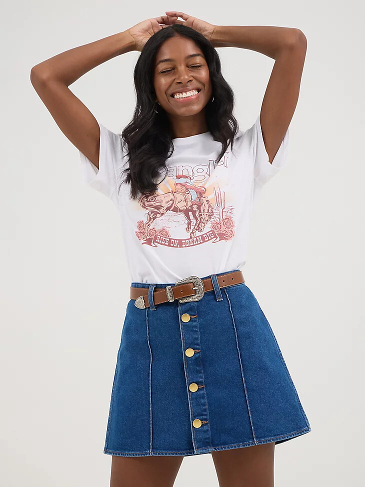 camiseta gráfica wrangler x yellow rose de kendra scott en blanco brillante